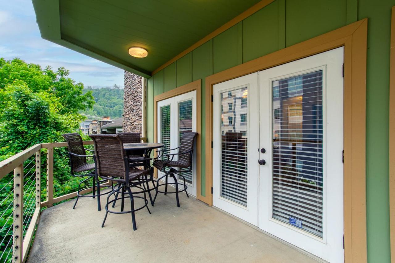 Skyline Sanctuary Wrap Around Deck Gatlinburg