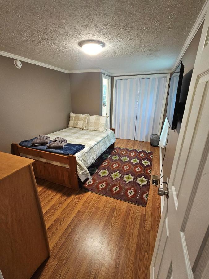 Holiday home **special Rate** Peaceful Cabin With Gameroom Near Downtown