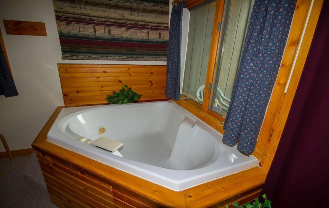 Want To Feel Like You're Up In The Trees!! What A Great View!