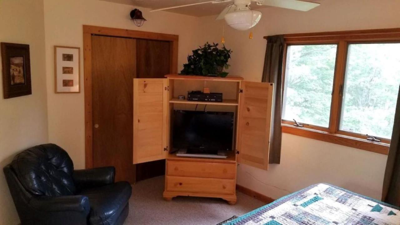 Chalet Want To Feel Like You're Up In The Trees!! What A Great View!