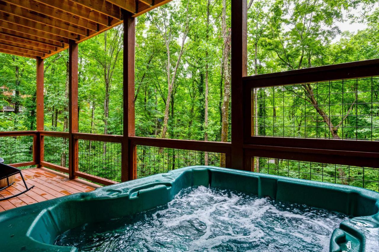 New Cozy Mountain Hot Tub Near Downtown *