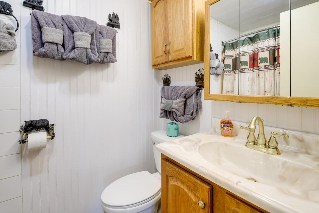 Mountain Views And Indoor Hot Tub! Holiday home Gatlinburg
