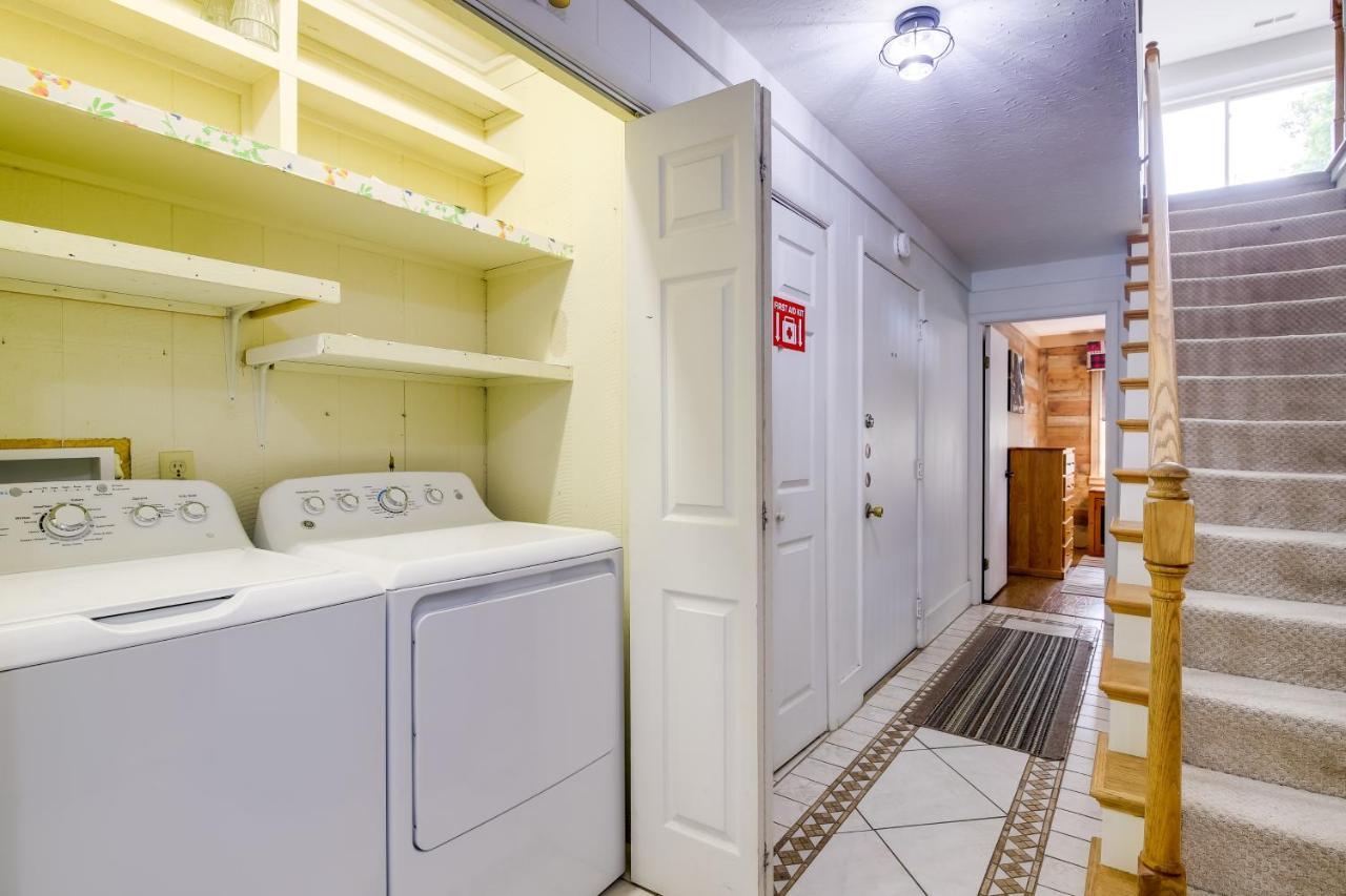 Mountain Views And Indoor Hot Tub! Holiday home Gatlinburg