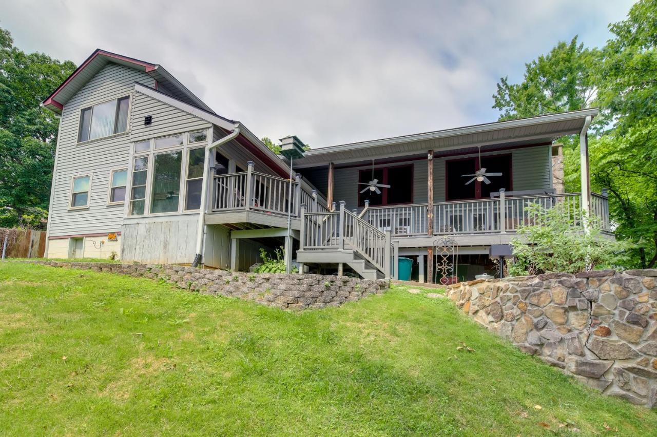 Mountain Views And Indoor Hot Tub! Holiday home Gatlinburg