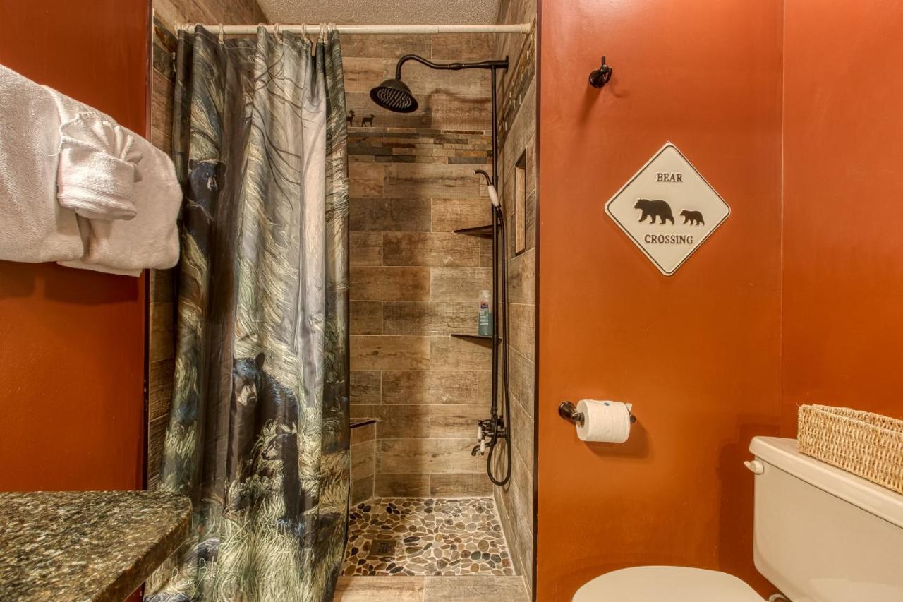 Holiday home Tree Tops Retreat: Luxury Mountain With Hot Tub And Bear Sightings Gatlinburg