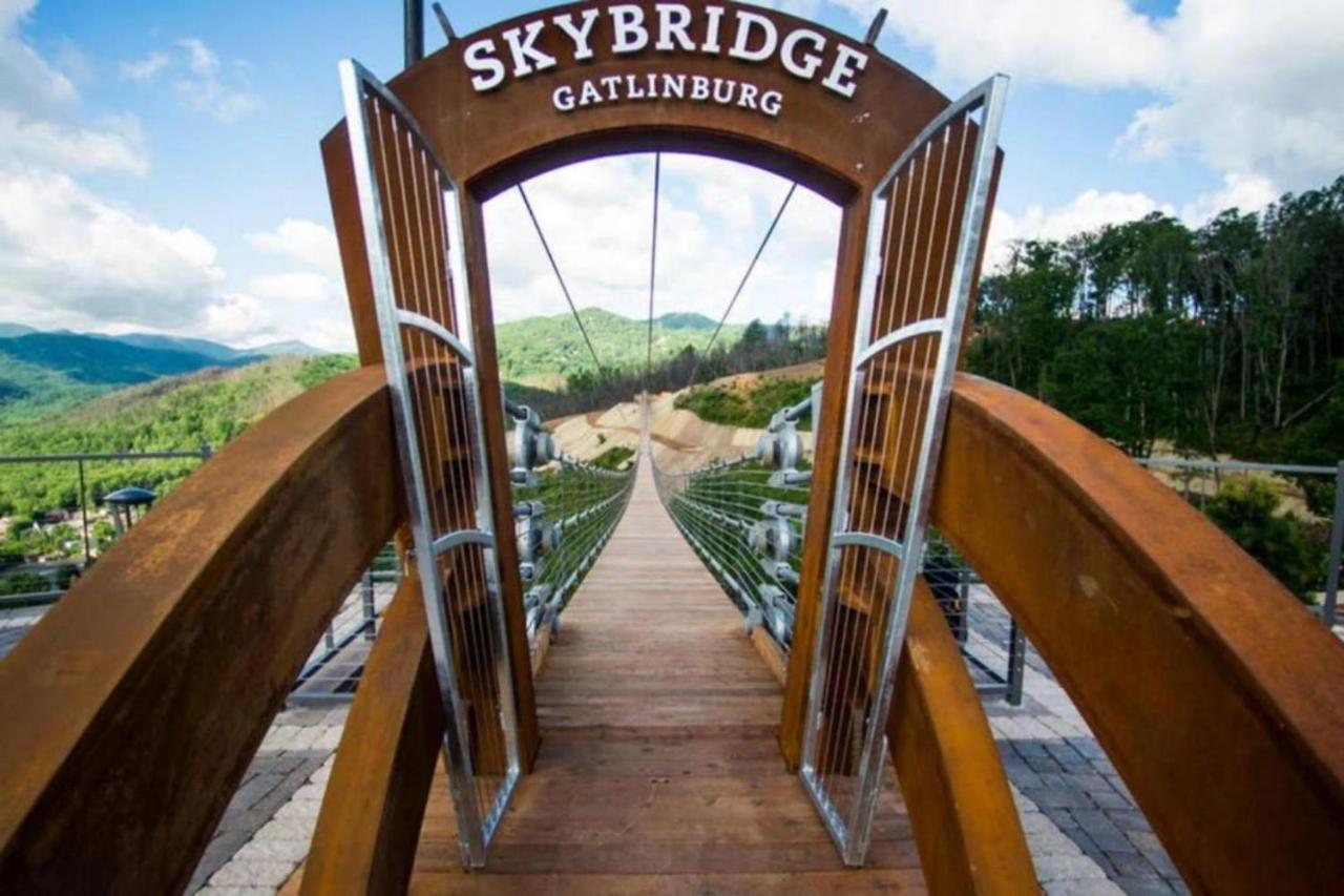 Apartment Sky High Views!!-peak Mountaintop-outdoor Pool-close To Downtown-private Balcony-wifi-cable *