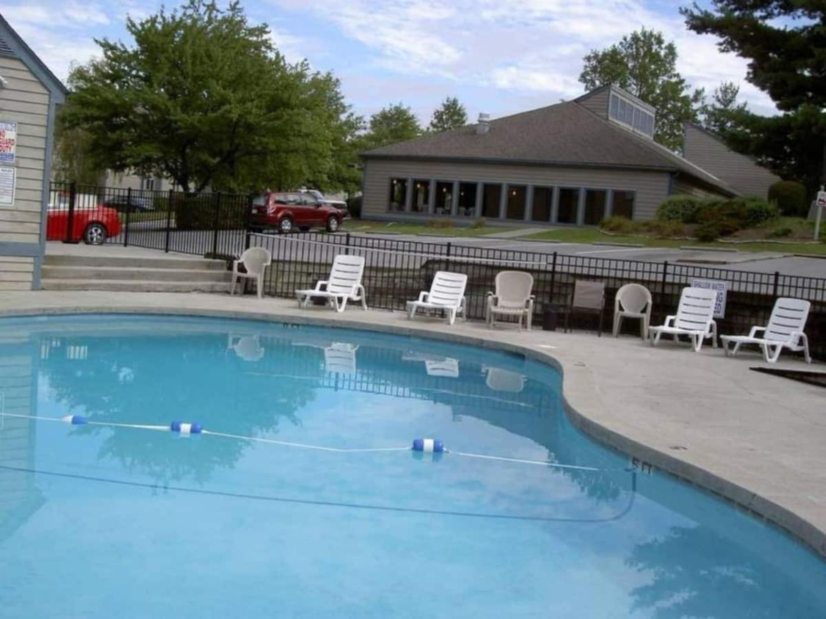 Apartment Sky High Views!!-peak Mountaintop-outdoor Pool-close To Downtown-private Balcony-wifi-cable Gatlinburg