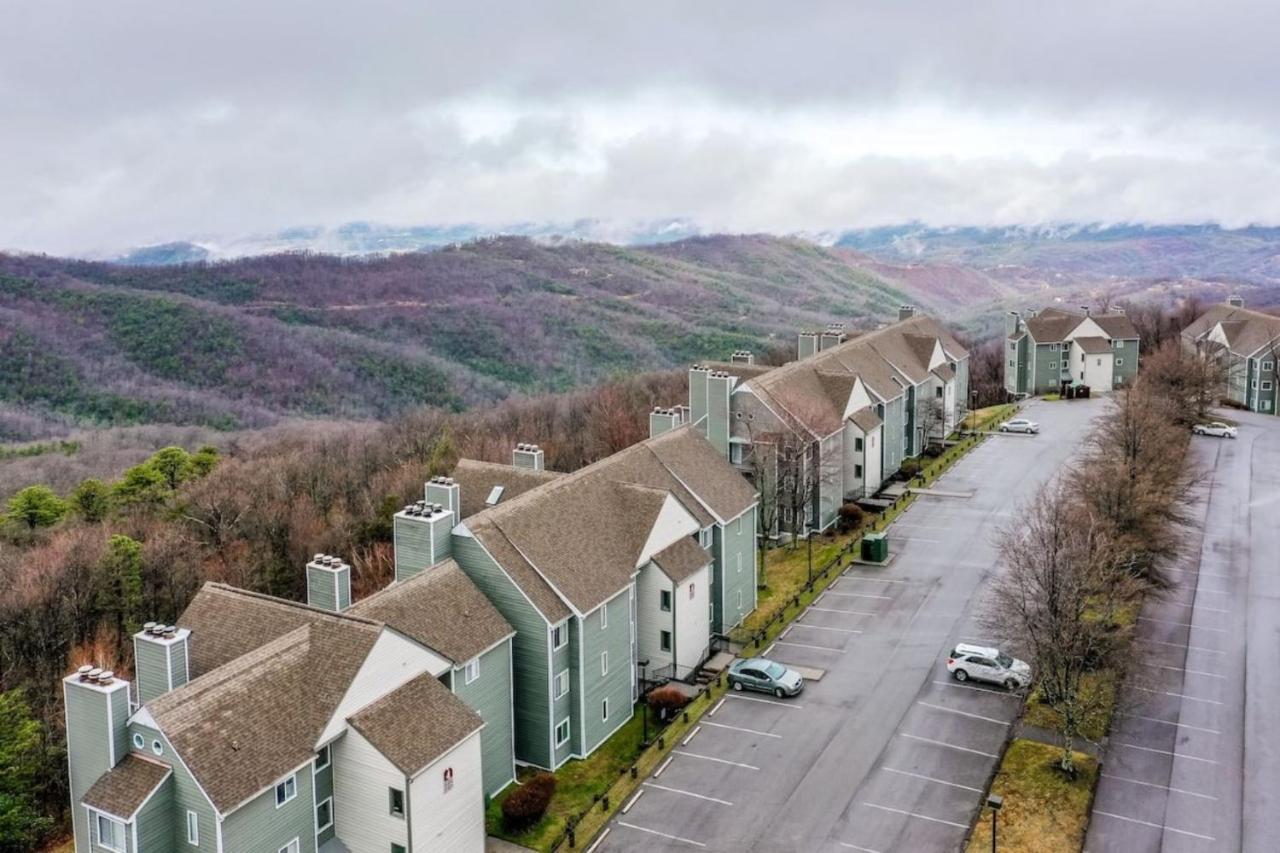 Apartment Sky High Views!!-peak Mountaintop-outdoor Pool-close To Downtown-private Balcony-wifi-cable