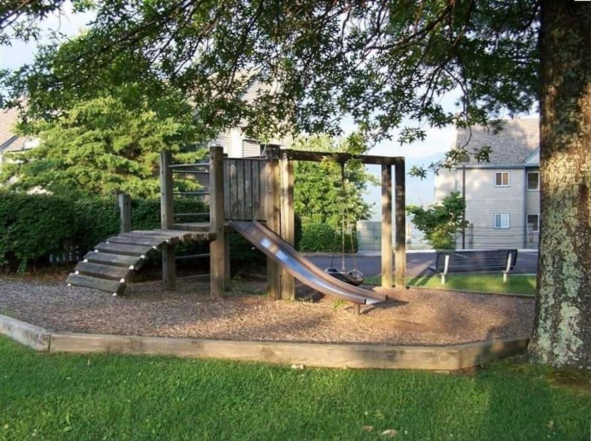 Sky High Views!!-peak Mountaintop-outdoor Pool-close To Downtown-private Balcony-wifi-cable Gatlinburg