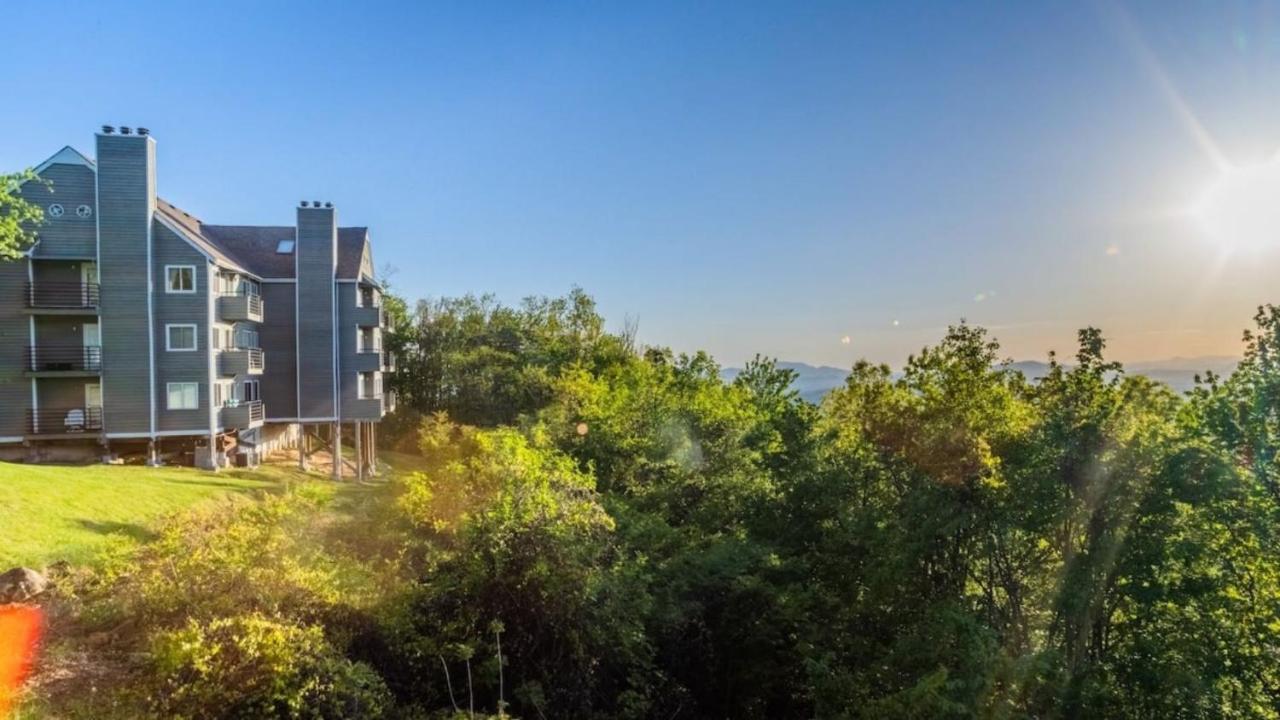 Apartment Sky High Views!!-peak Mountaintop-outdoor Pool-close To Downtown-private Balcony-wifi-cable