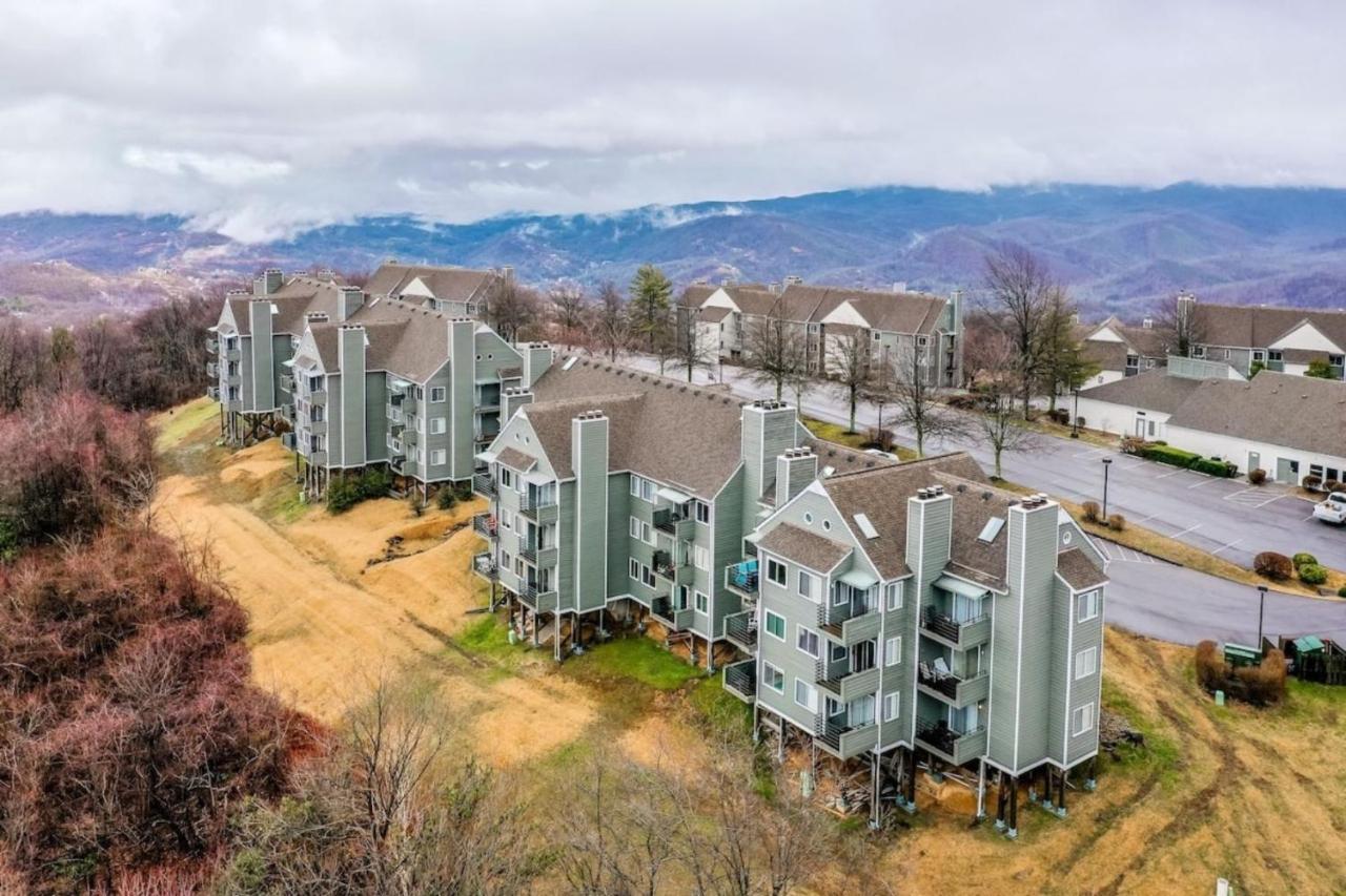 Sky High Views!!-peak Mountaintop-outdoor Pool-close To Downtown-private Balcony-wifi-cable *