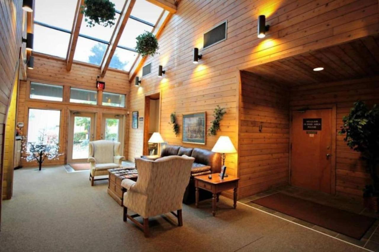 Sky High Views!!-peak Mountaintop-outdoor Pool-close To Downtown-private Balcony-wifi-cable * Gatlinburg