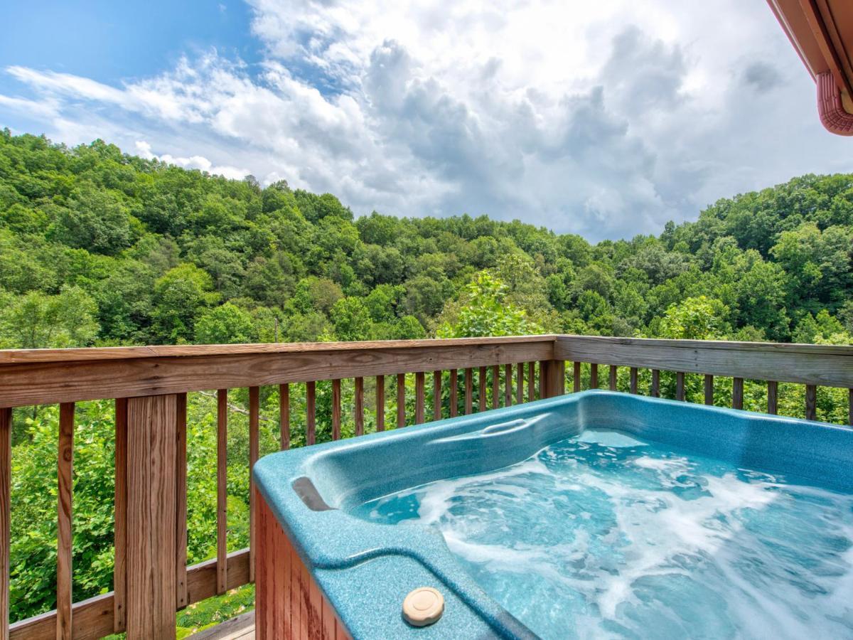Alexas Hideaway, 1 Bedroom 1 Loft, Pool, Hot Tub, Wifi, Sleeps 6 Gatlinburg