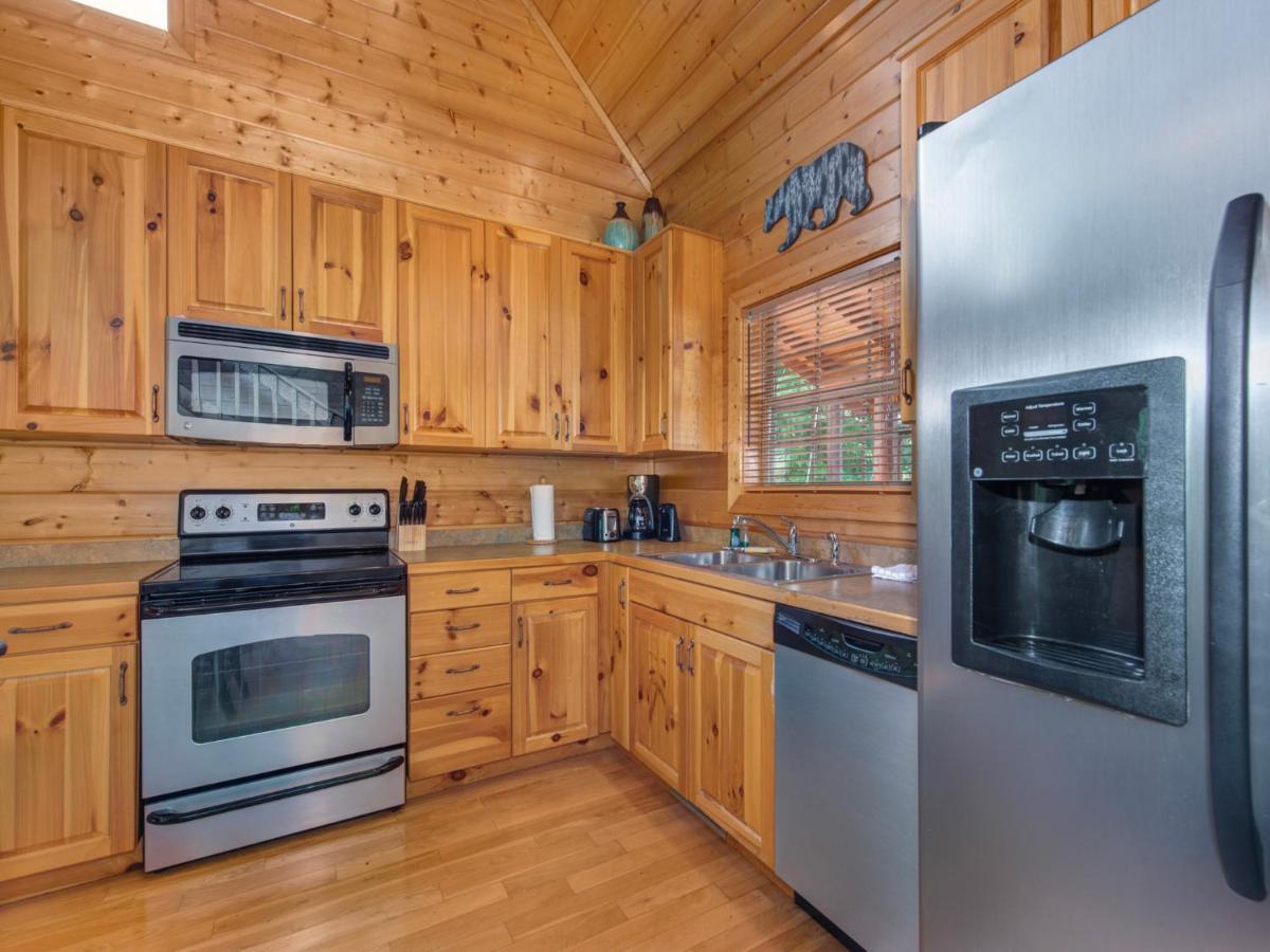 Alexas Hideaway, 1 Bedroom 1 Loft, Pool, Hot Tub, Wifi, Sleeps 6 Gatlinburg