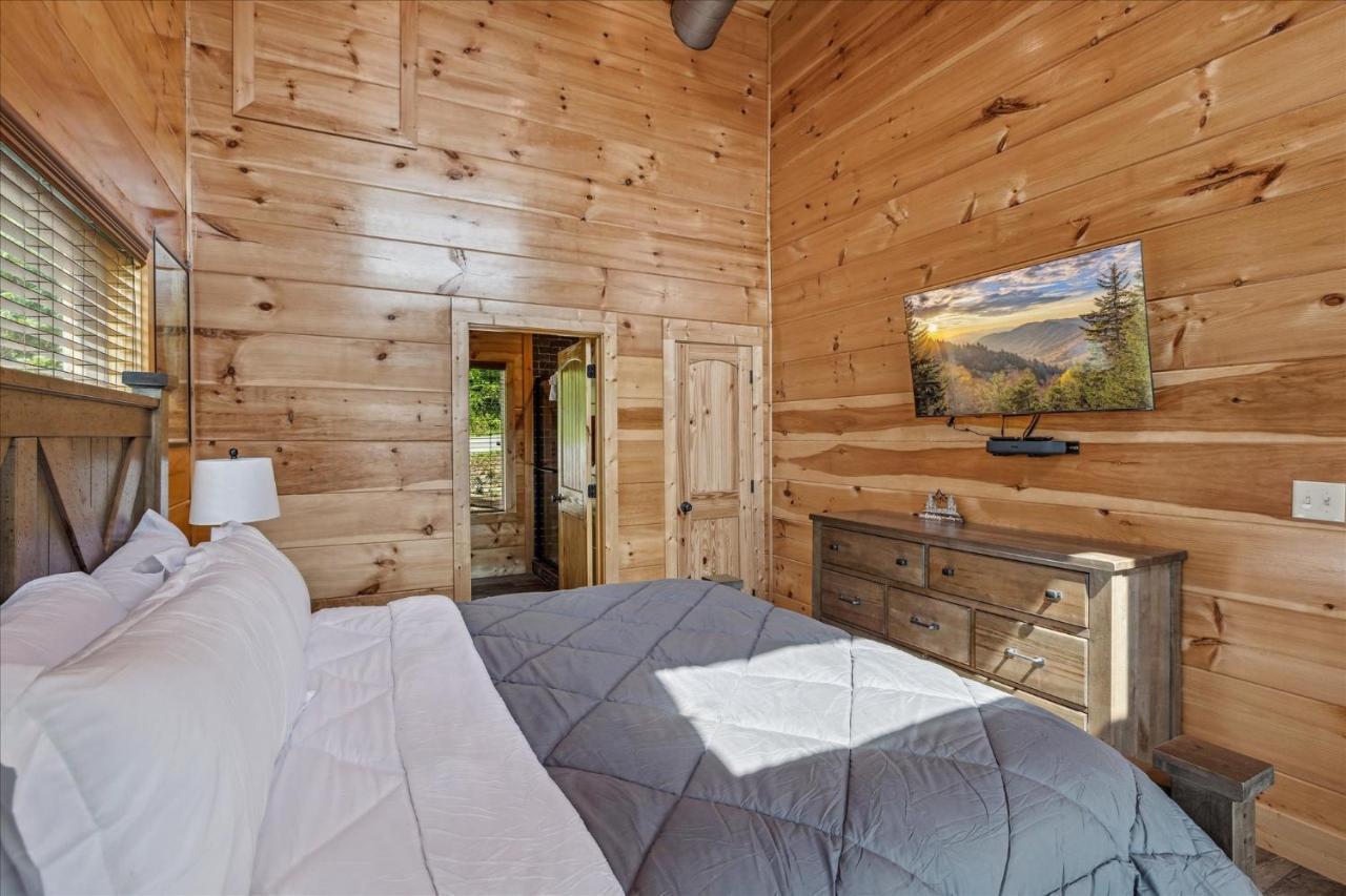 Four-bedroom House * Gatlinburg
