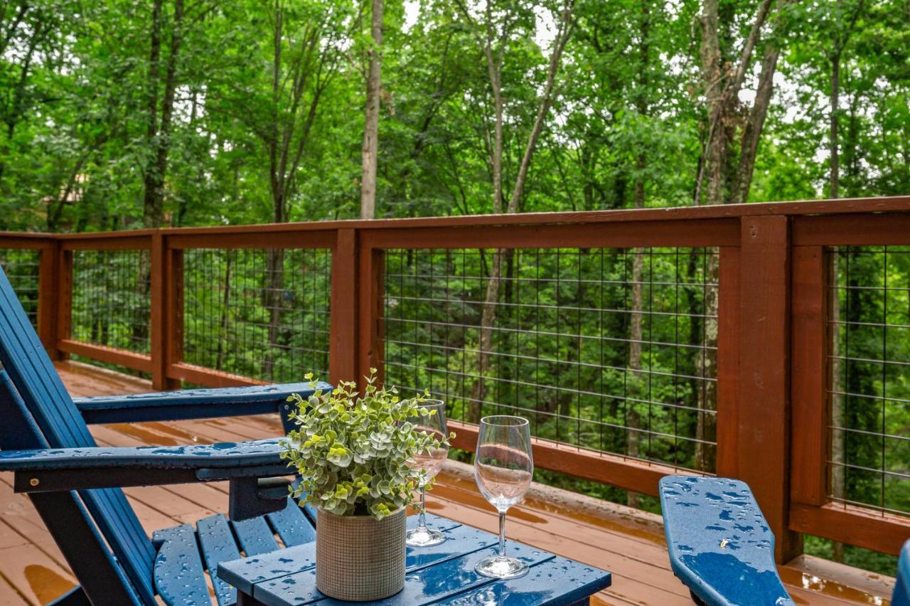New Cozy Mountain Hot Tub Near Downtown Chalet Gatlinburg