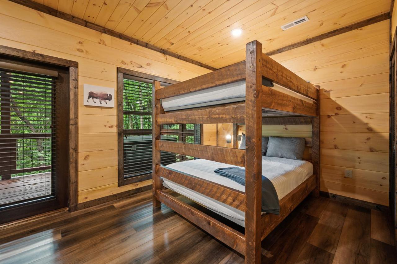 Chalet New Cozy Mountain Hot Tub Near Downtown Gatlinburg