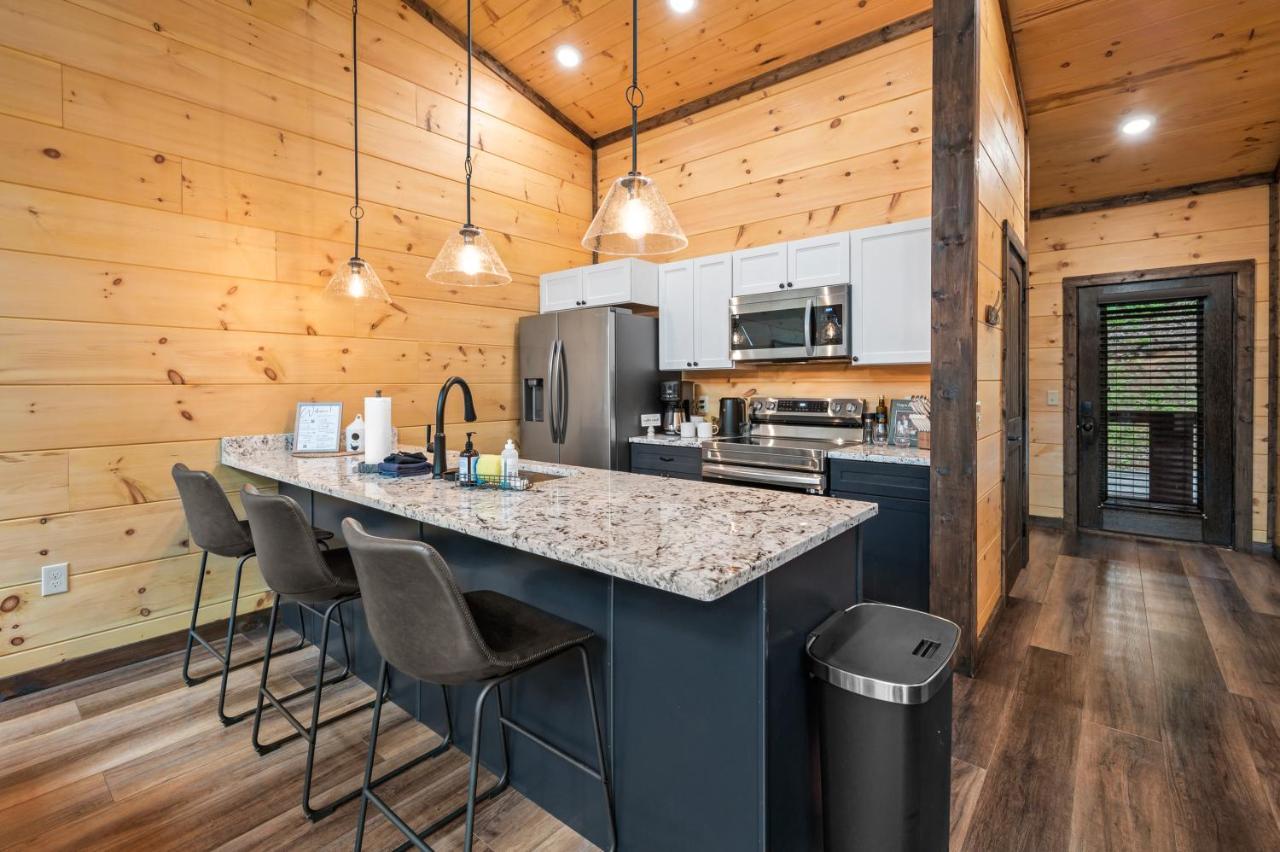 Chalet New Cozy Mountain Hot Tub Near Downtown Gatlinburg