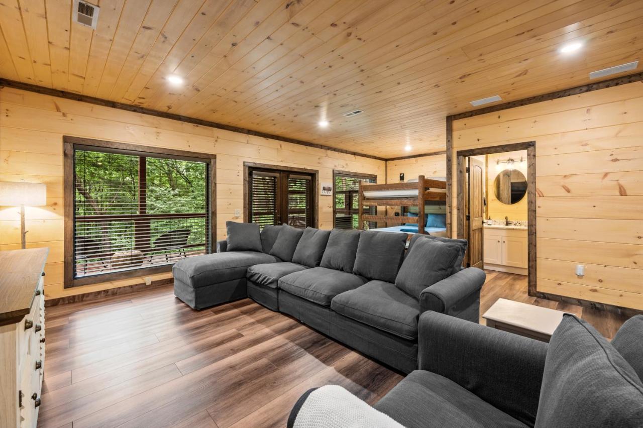 Chalet New Cozy Mountain Hot Tub Near Downtown