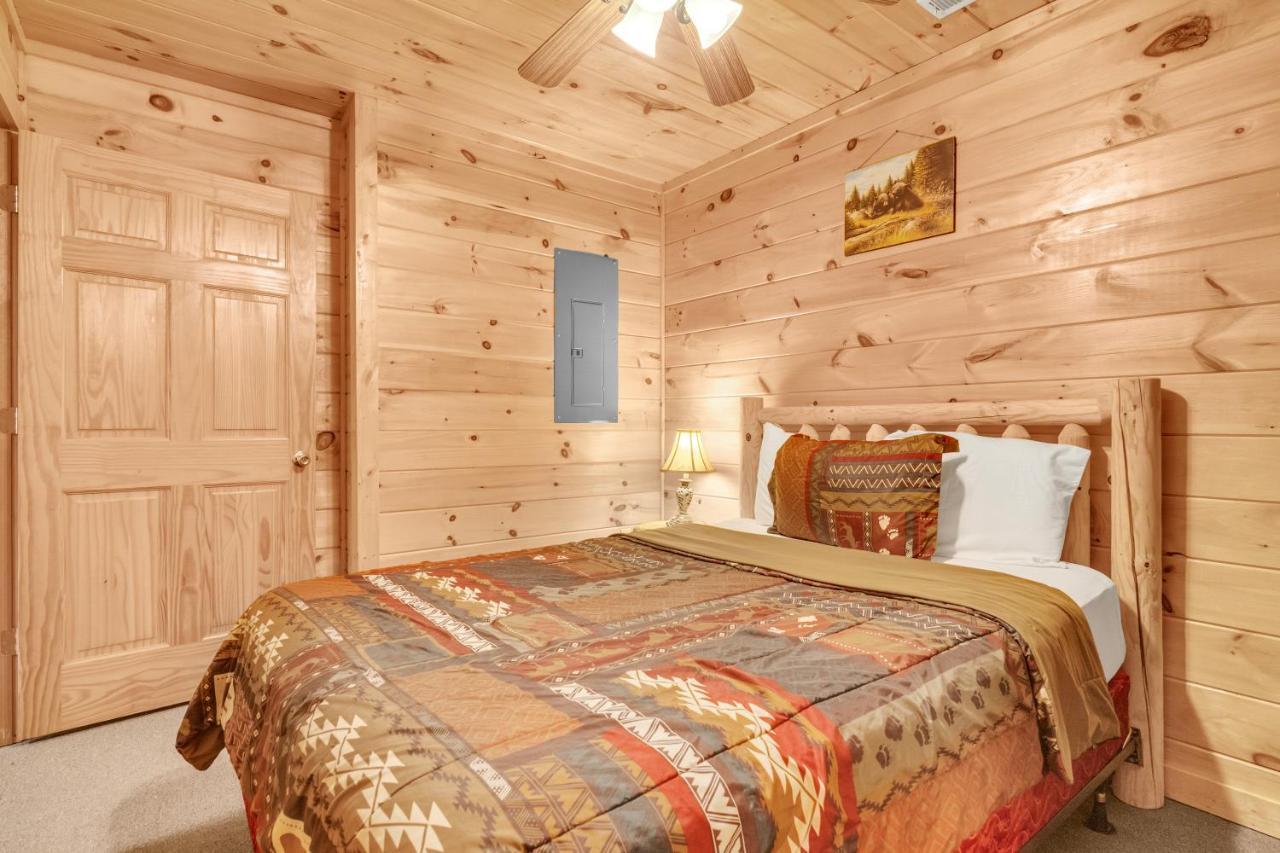 American Honey - Hot Tub, 1089 Of Free Attraction Tickets For Each Paid Day, Dollywood And More! * Gatlinburg