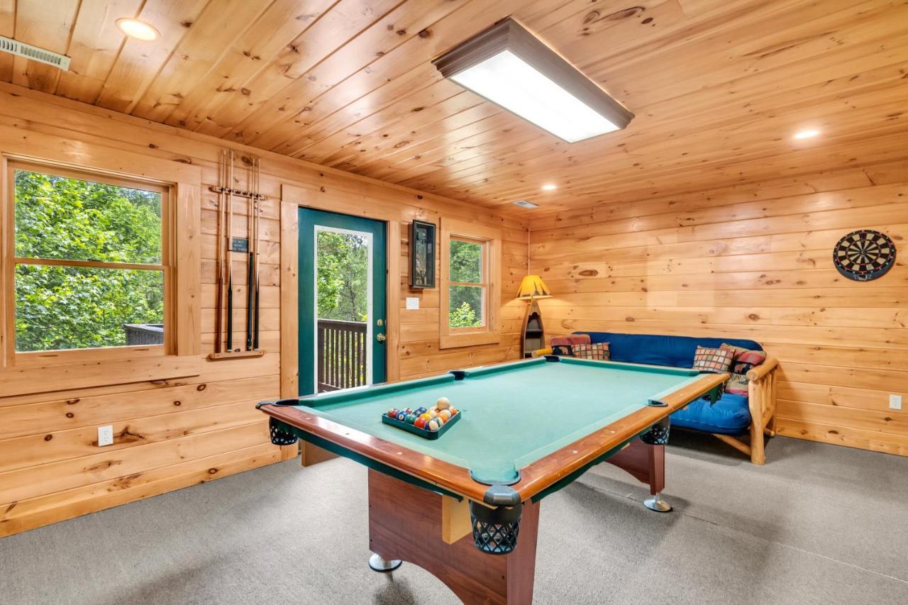 Holiday home American Honey - Hot Tub, 1089 Of Free Attraction Tickets For Each Paid Day, Dollywood And More! Gatlinburg