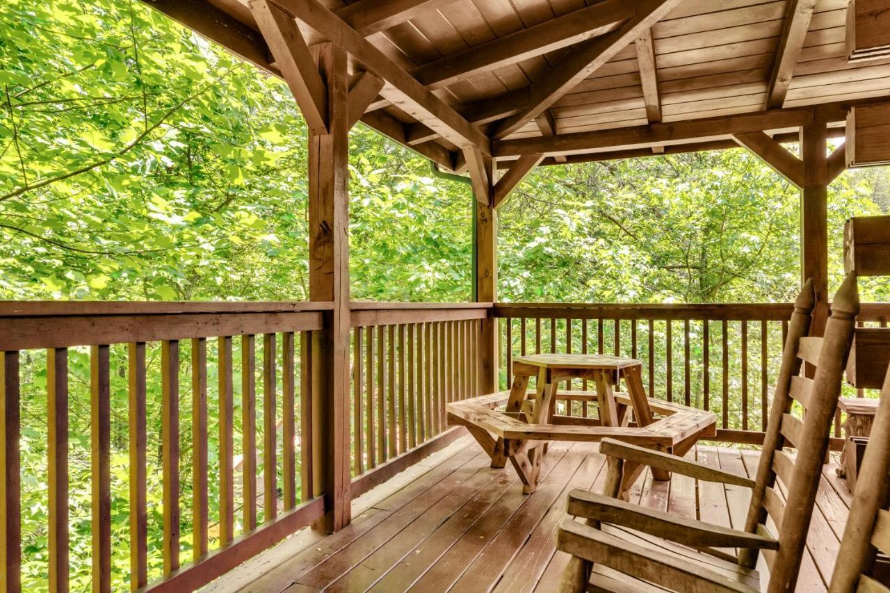 American Honey - Hot Tub, 1089 Of Free Attraction Tickets For Each Paid Day, Dollywood And More! Gatlinburg