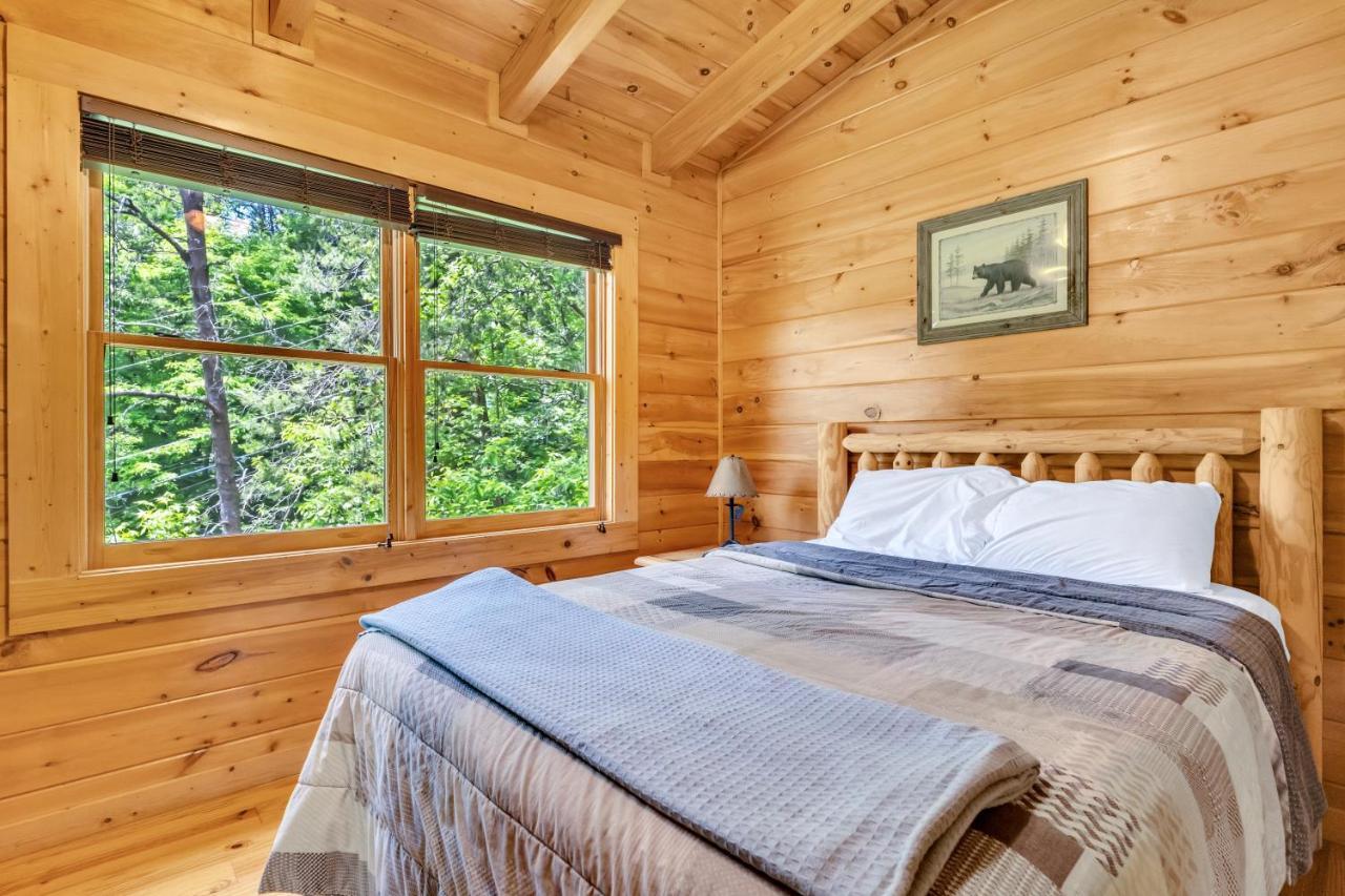 Holiday home American Honey - Hot Tub, 1089 Of Free Attraction Tickets For Each Paid Day, Dollywood And More! Gatlinburg