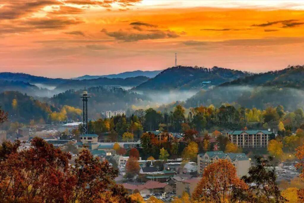 Breathtaking Views Of The Smokies, 3 Mins To Holiday home *