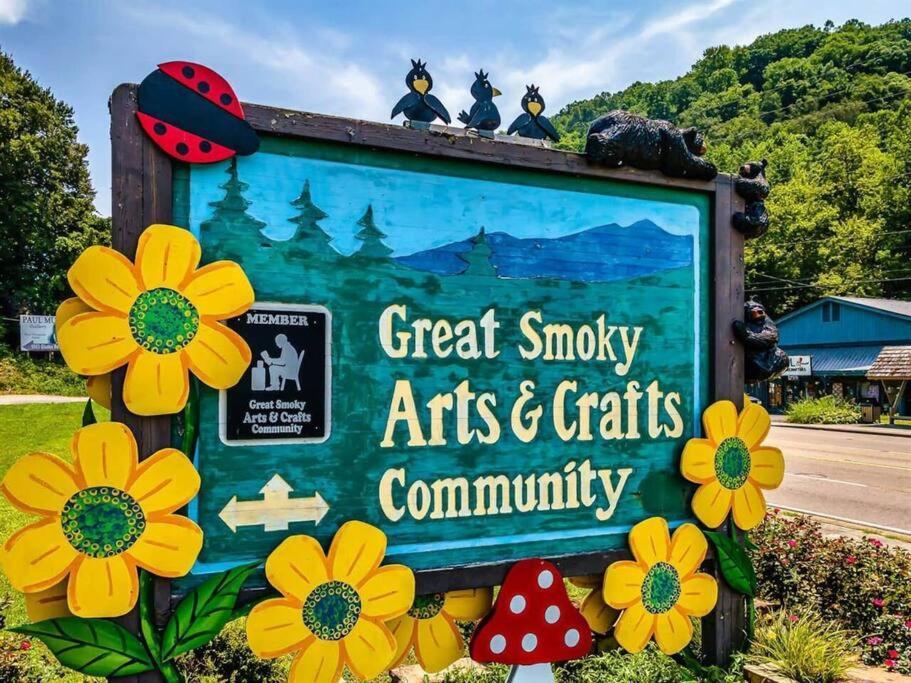 Breathtaking Views Of The Smokies, 3 Mins To Holiday home