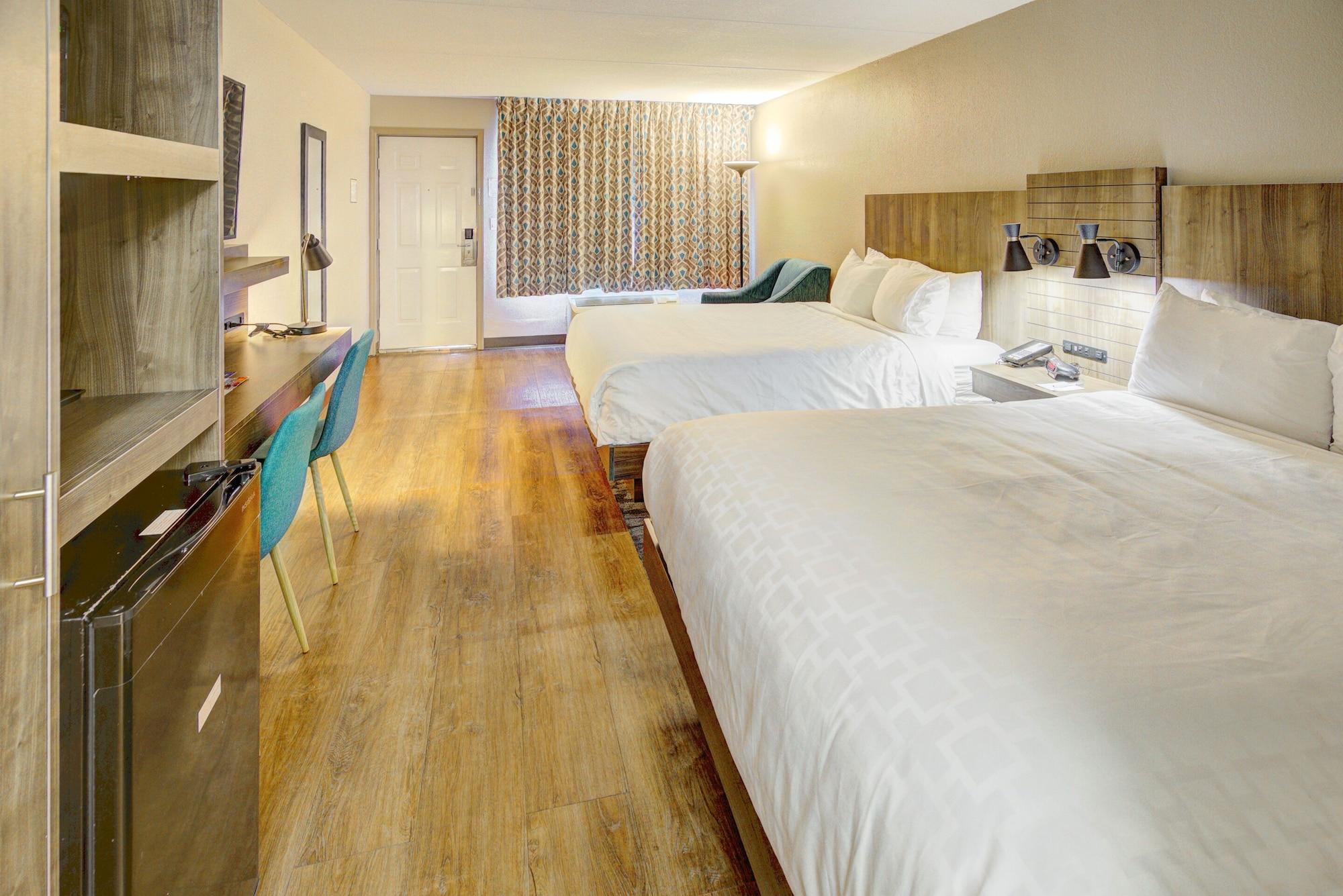 Clarion Pointe Downtown