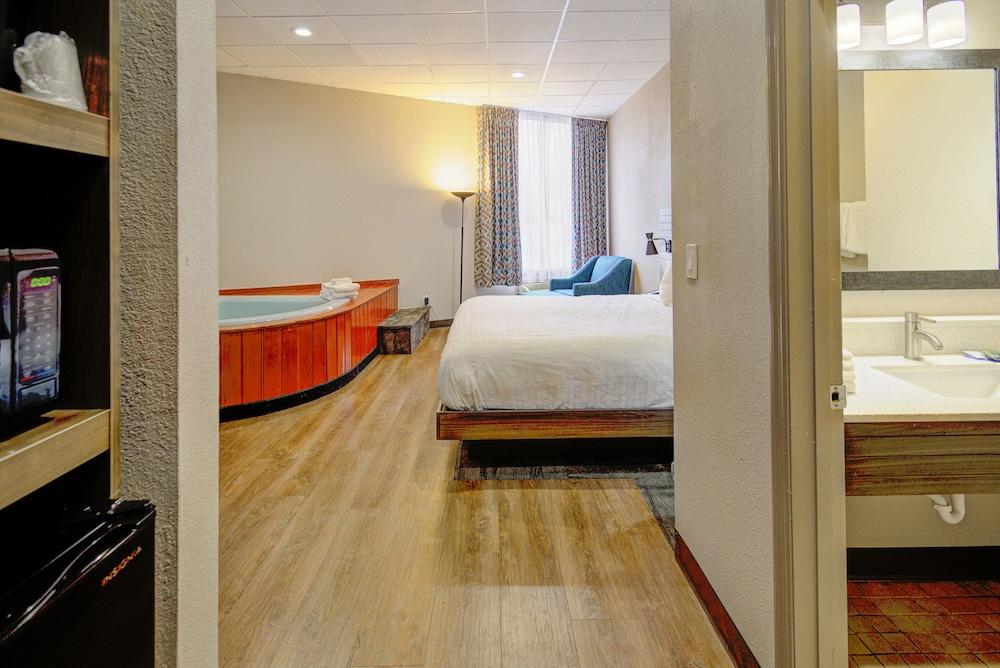 Clarion Pointe Downtown Hotel Gatlinburg