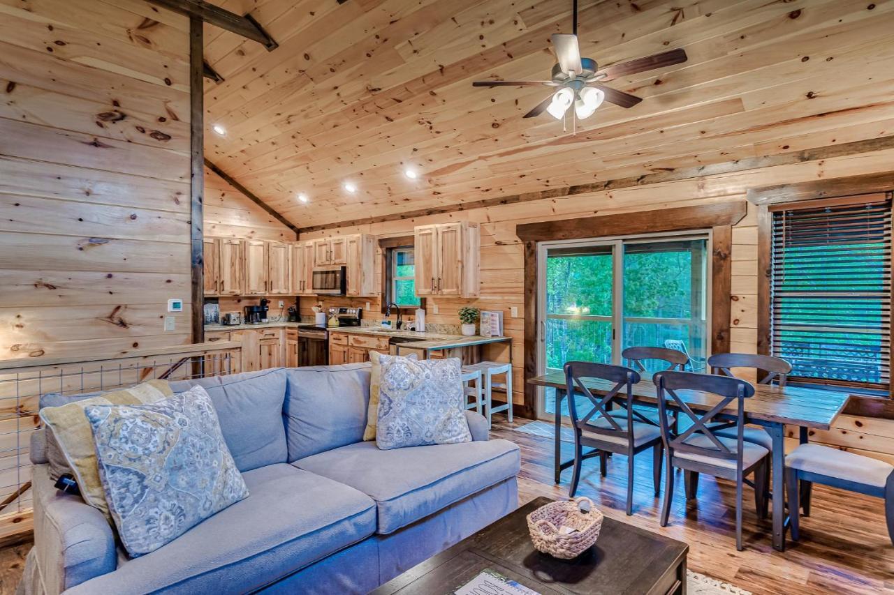 Modern Mountain Cabin! Hot Tub! Near Downtown! Holiday home *