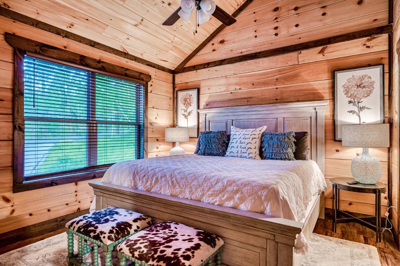 Holiday home Modern Mountain Cabin! Hot Tub! Near Downtown!