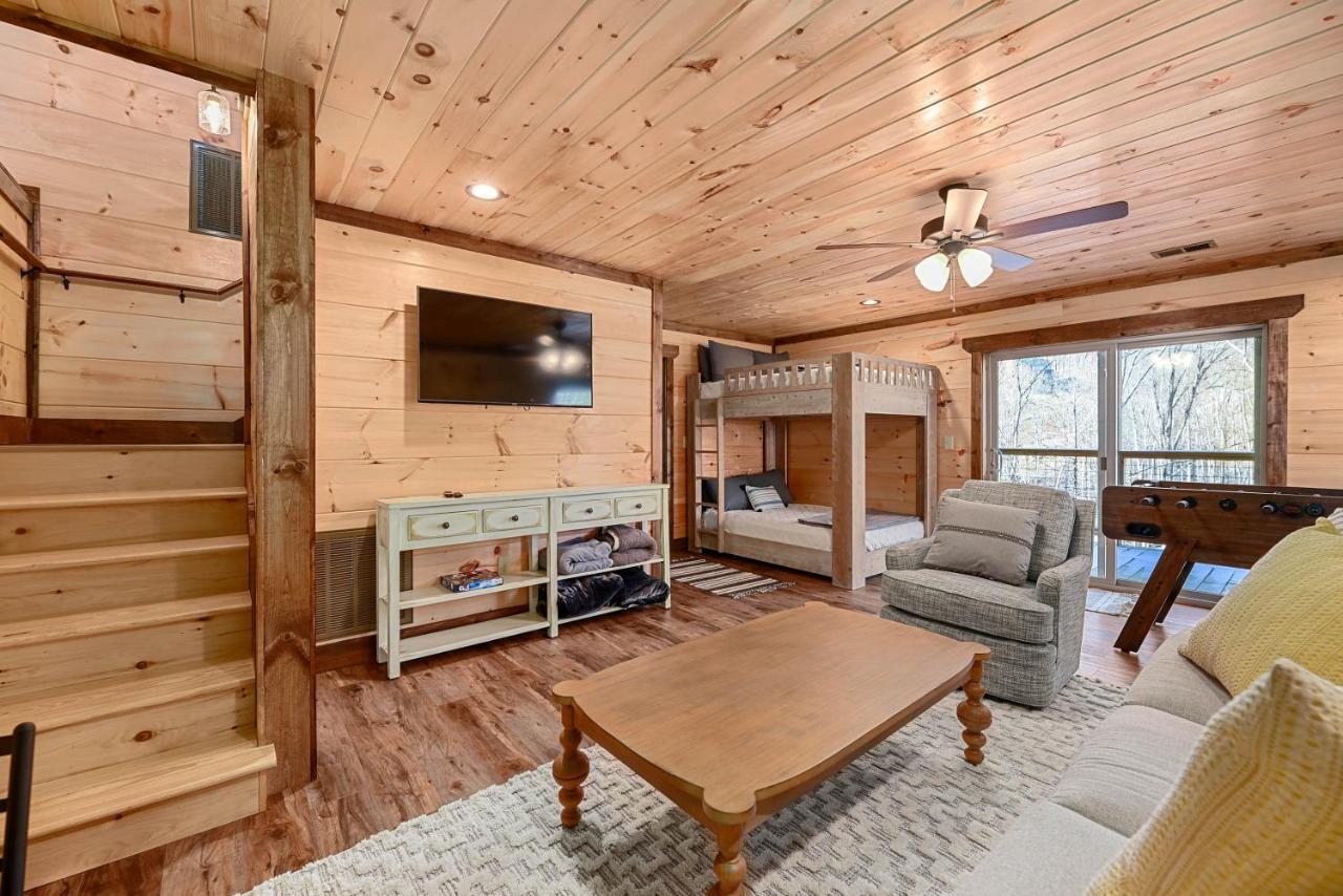 Modern Mountain Cabin! Hot Tub! Near Downtown! Holiday home *