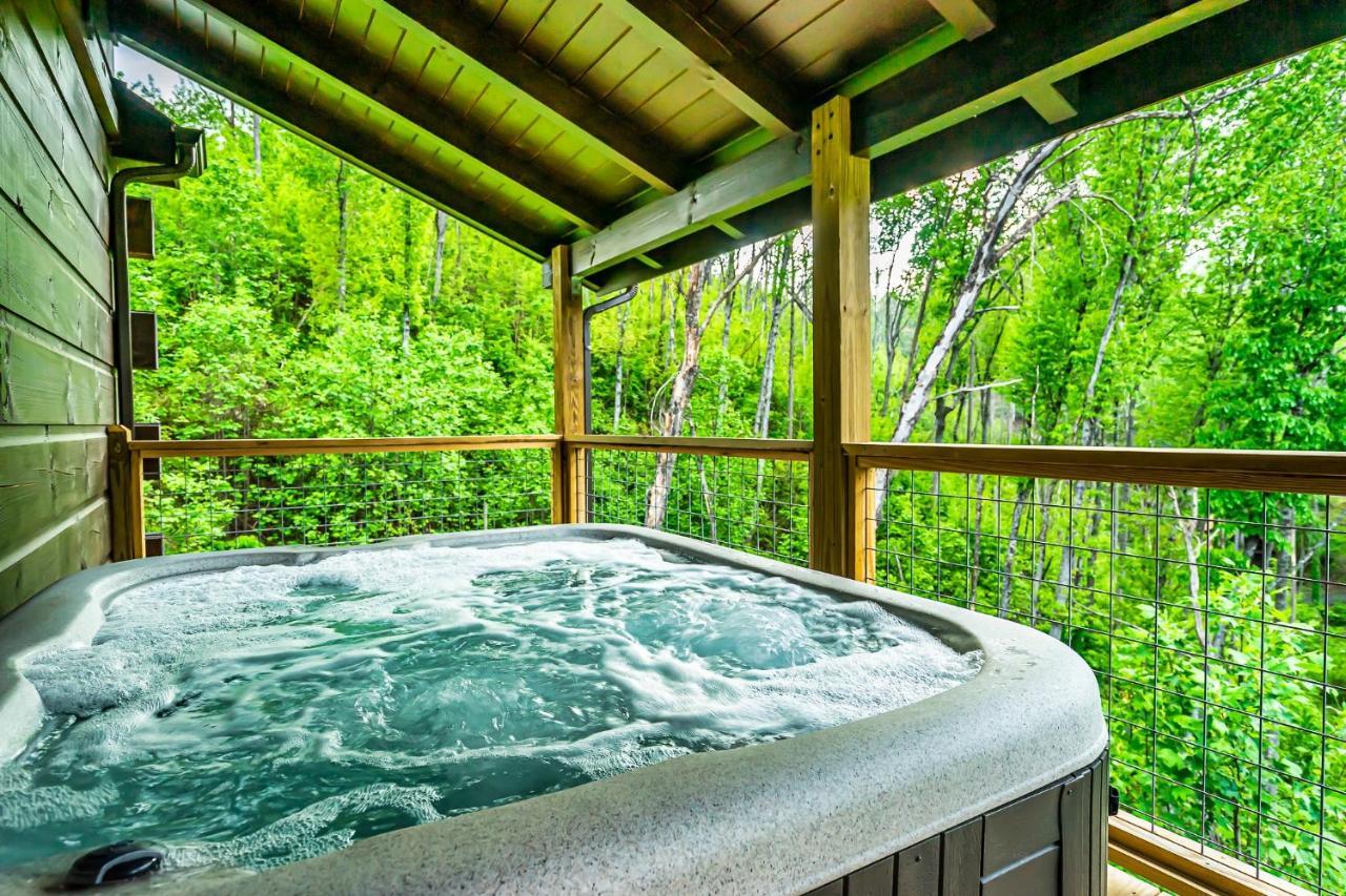 Modern Mountain Cabin! Hot Tub! Near Downtown! Holiday home *