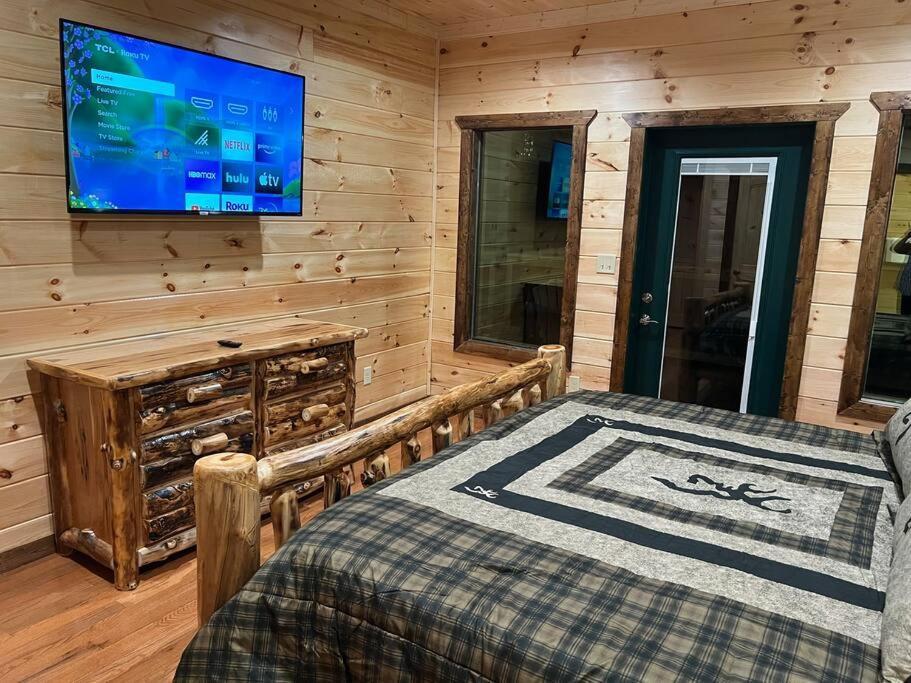 * * 4 Master Bedrooms, Views, Theater, Arcade, Evc Chalet
