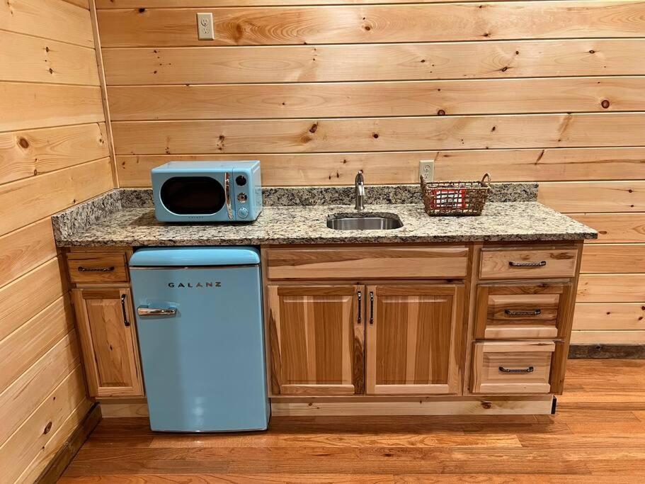 * * 4 Master Bedrooms, Views, Theater, Arcade, Evc Chalet
