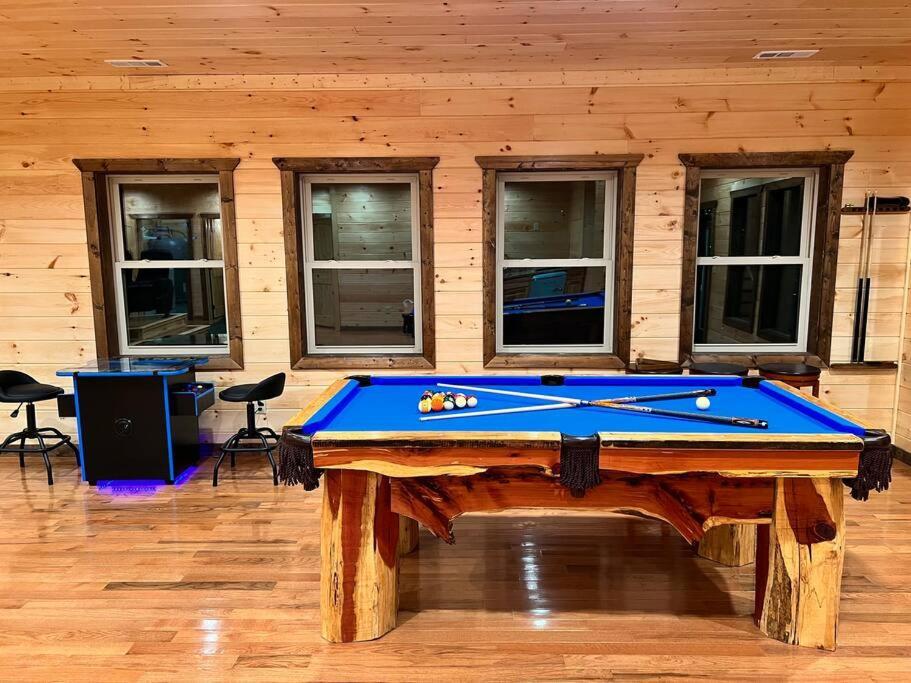 Chalet * * 4 Master Bedrooms, Views, Theater, Arcade, Evc Gatlinburg