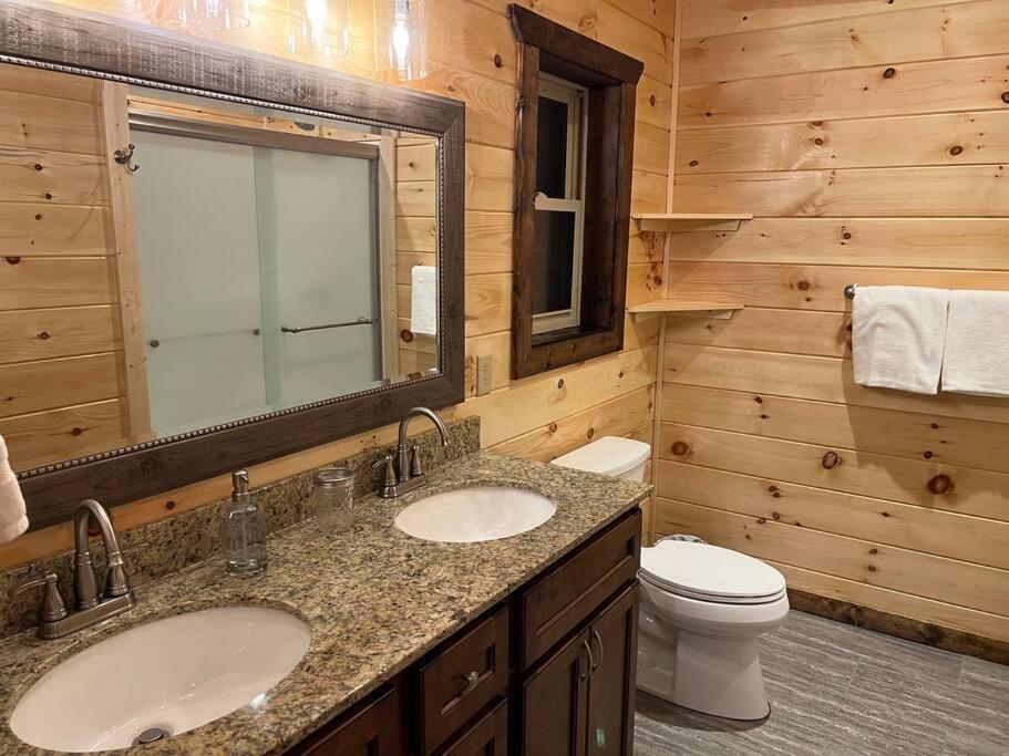 Chalet * * 4 Master Bedrooms, Views, Theater, Arcade, Evc *