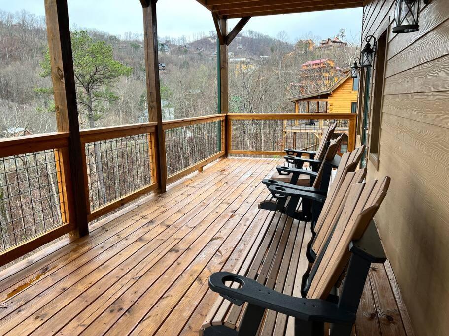 * * 4 Master Bedrooms, Views, Theater, Arcade, Evc *