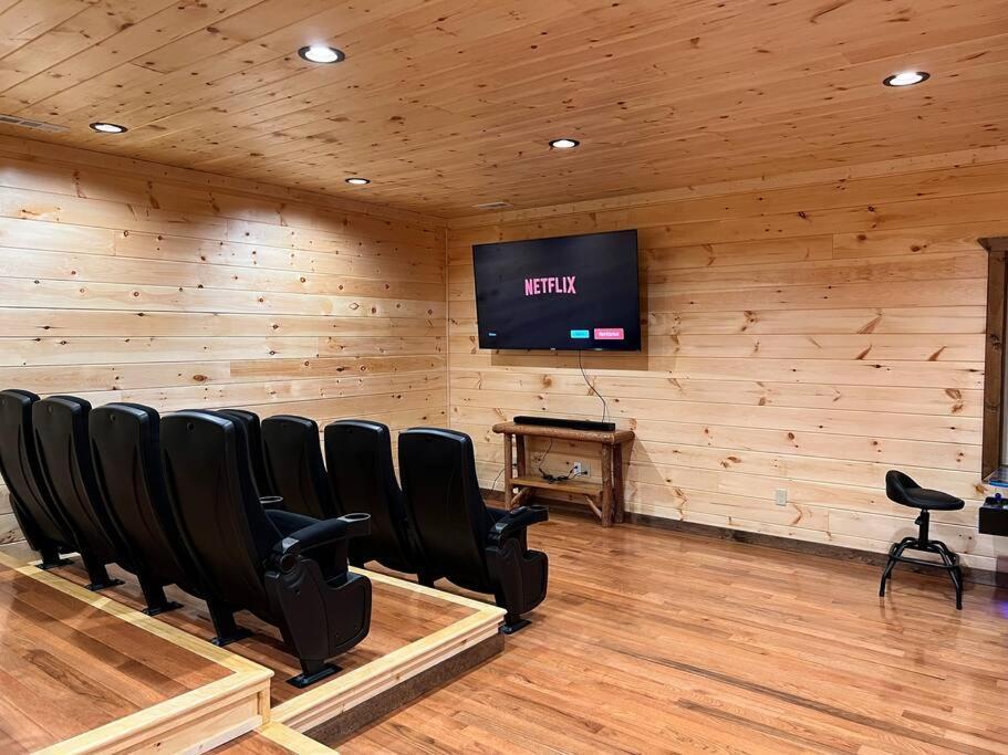 Chalet * * 4 Master Bedrooms, Views, Theater, Arcade, Evc Gatlinburg