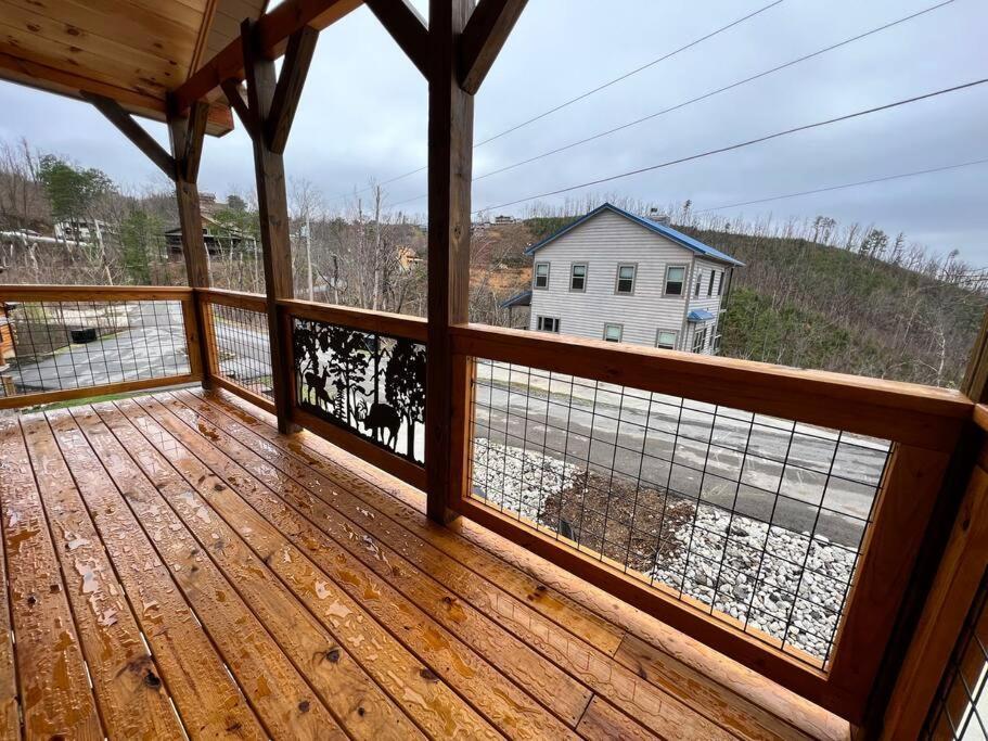 Chalet * * 4 Master Bedrooms, Views, Theater, Arcade, Evc