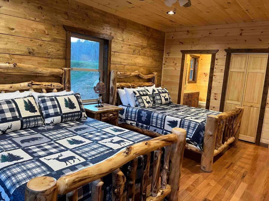 * * 4 Master Bedrooms, Views, Theater, Arcade, Evc Gatlinburg