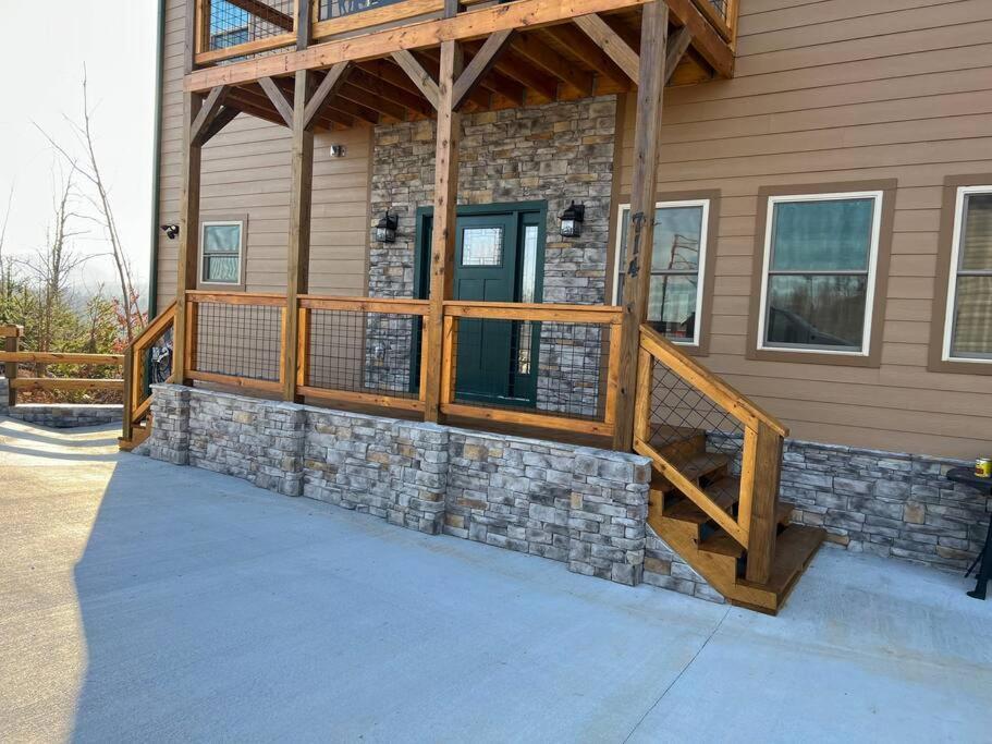 * * 4 Master Bedrooms, Views, Theater, Arcade, Evc Chalet Gatlinburg