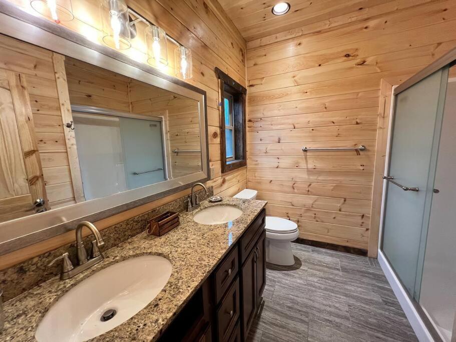* * 4 Master Bedrooms, Views, Theater, Arcade, Evc Gatlinburg