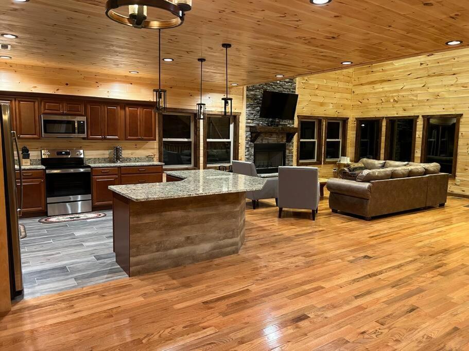 * * 4 Master Bedrooms, Views, Theater, Arcade, Evc Chalet