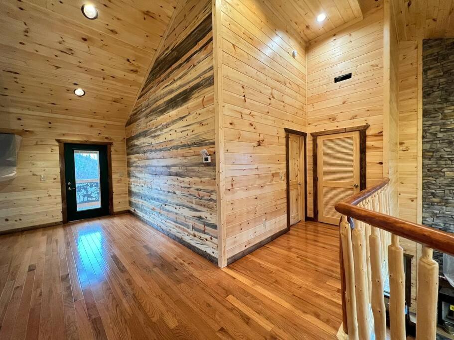 Chalet * * 4 Master Bedrooms, Views, Theater, Arcade, Evc *