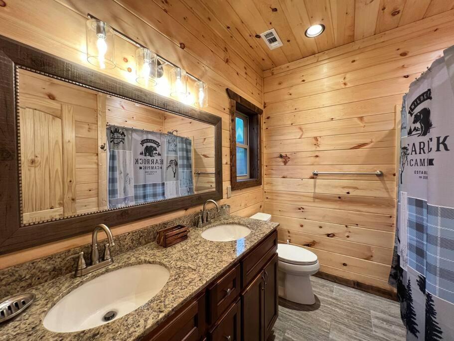 * * 4 Master Bedrooms, Views, Theater, Arcade, Evc * Gatlinburg
