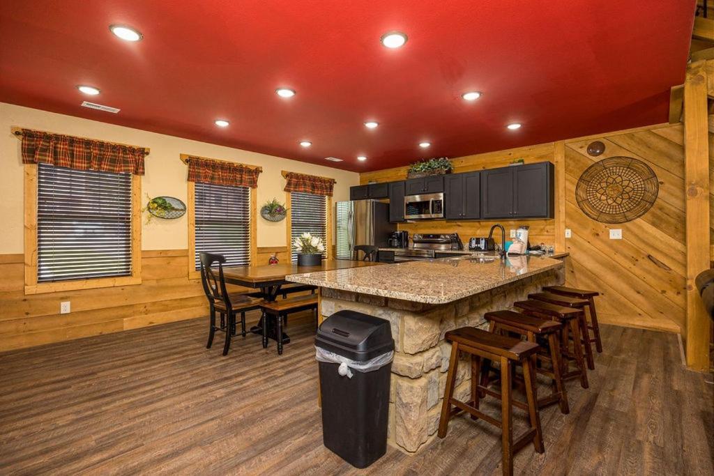 Brandon's Mountain Retreat Gatlinburg