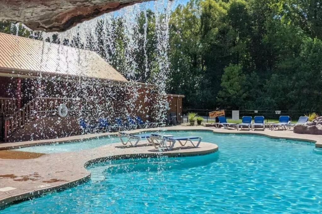 Luxury 4br In With Views Hot Tub With Private Deck Game Popular Coffee Bar Perfect For Family Getaway Tennis Courts Infant Crib And Karaoke System Gatlinburg